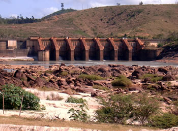 Figuras 16 – Vista geral da barragem da Usina Hidrelétrica Mascarenhas, no rio Doce.