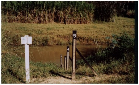Figura 3 - Estação fluviométrica de São Miguel do Anta no rio Casca (régua limimétrica em 5 lances)