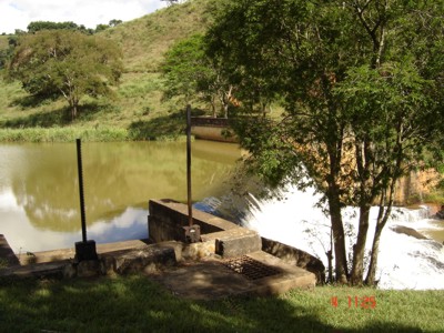 Figura 2- vista da tomada d'água da barragem de concreto